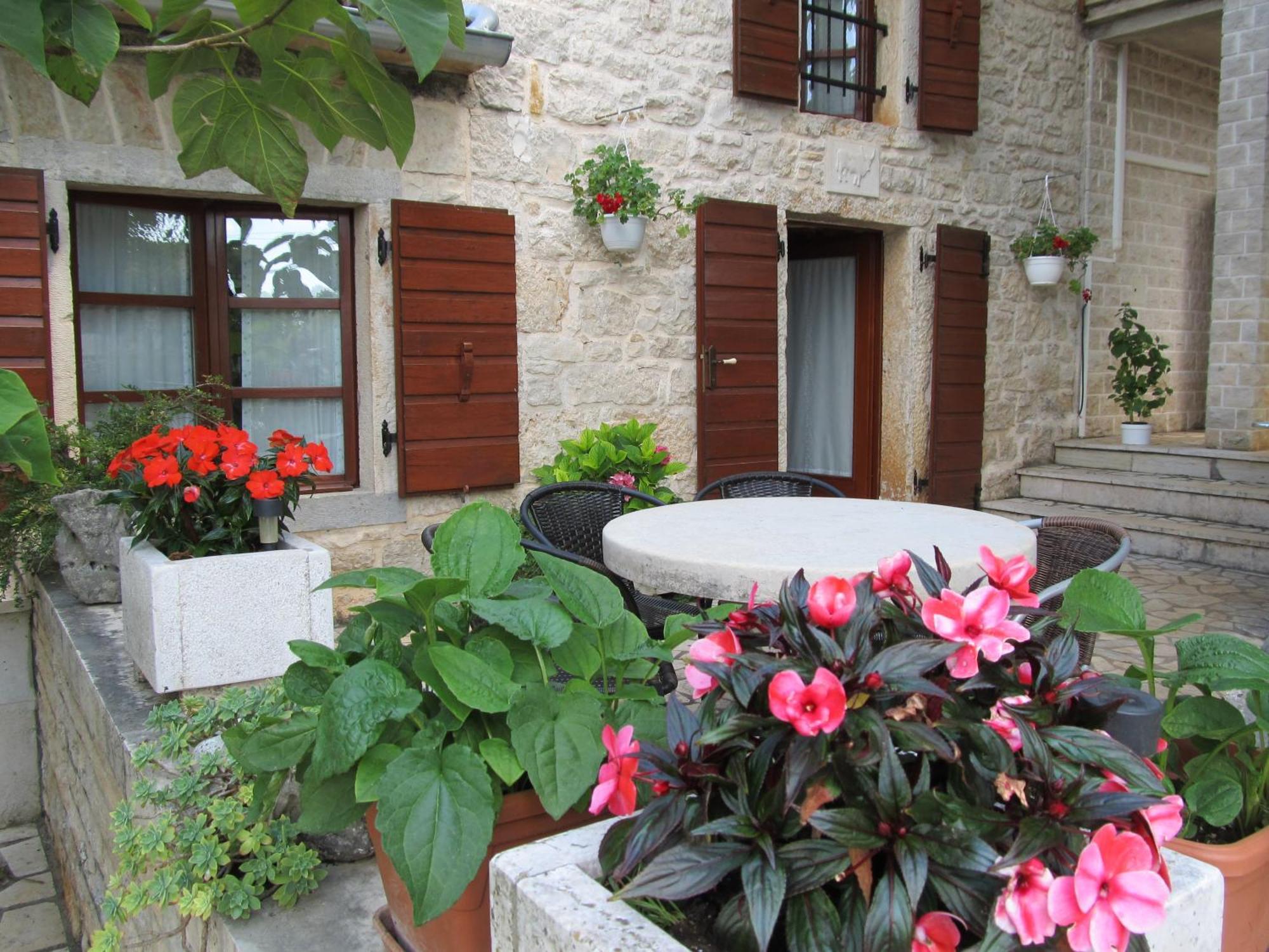 Apartments Vesna With Pool - New! Sveti Lovreč Pazenatički Habitación foto